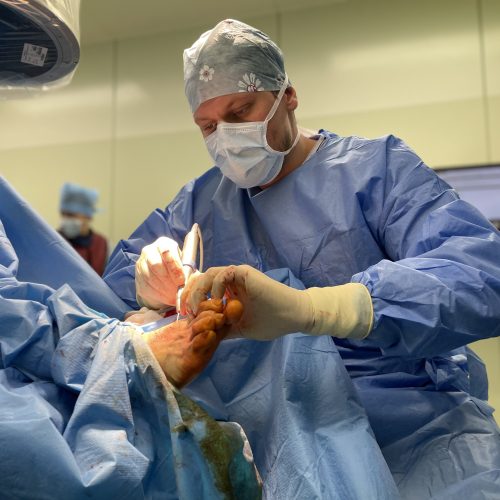 MicrosoftTeams-image (67) Unikátní operaci vbočených palců provádí nově ortopedi v Jihlavě