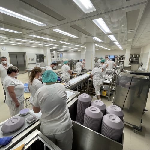 MicrosoftTeams-image (70) Aktuality - Stovky lidí se díky nové kuchyni nají v novém